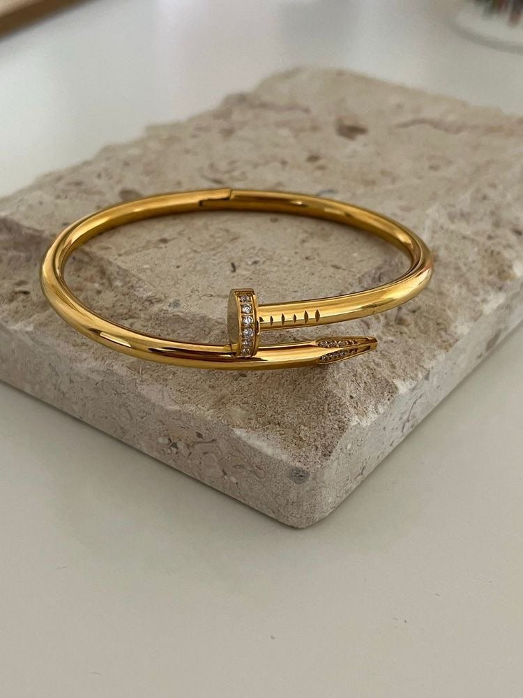 Nail Noir Diamond Cuff